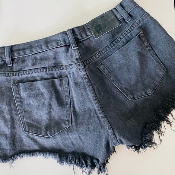 ONE TEASPOON Mid Rise Bandits Distressed Black Wash Raw Denim Cutoffs Short 27 - Picture 4 of 8